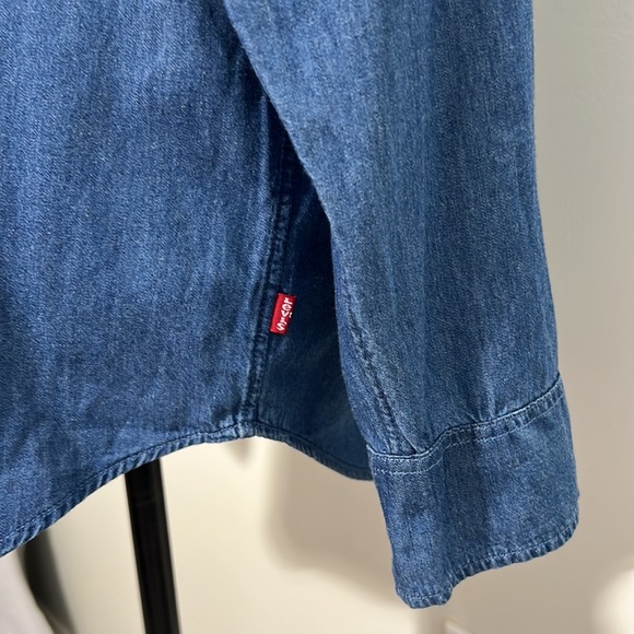 LEVI || Boyfriend Fit Chambray Shirt. Sz. L - Picture 6 of 11